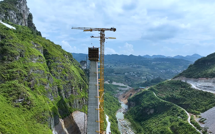 綠色低碳 | 徐工超大塔助建內蒙熱電聯(lián)產(chǎn)項目